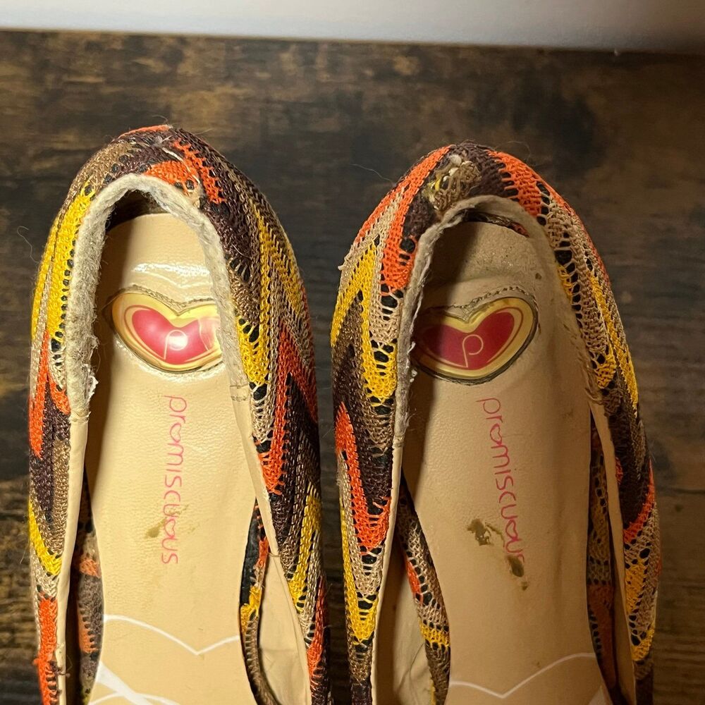 Promiscuous Women’s Platform Pumps Heels Size 8 Multicolor Chevron Fall - Picture 4 of 9